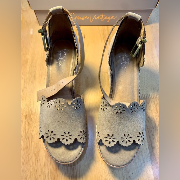 Crown Vintage Dunja Warm Nude Cow Suede Wedge, Size 7M - Picture 3 of 6